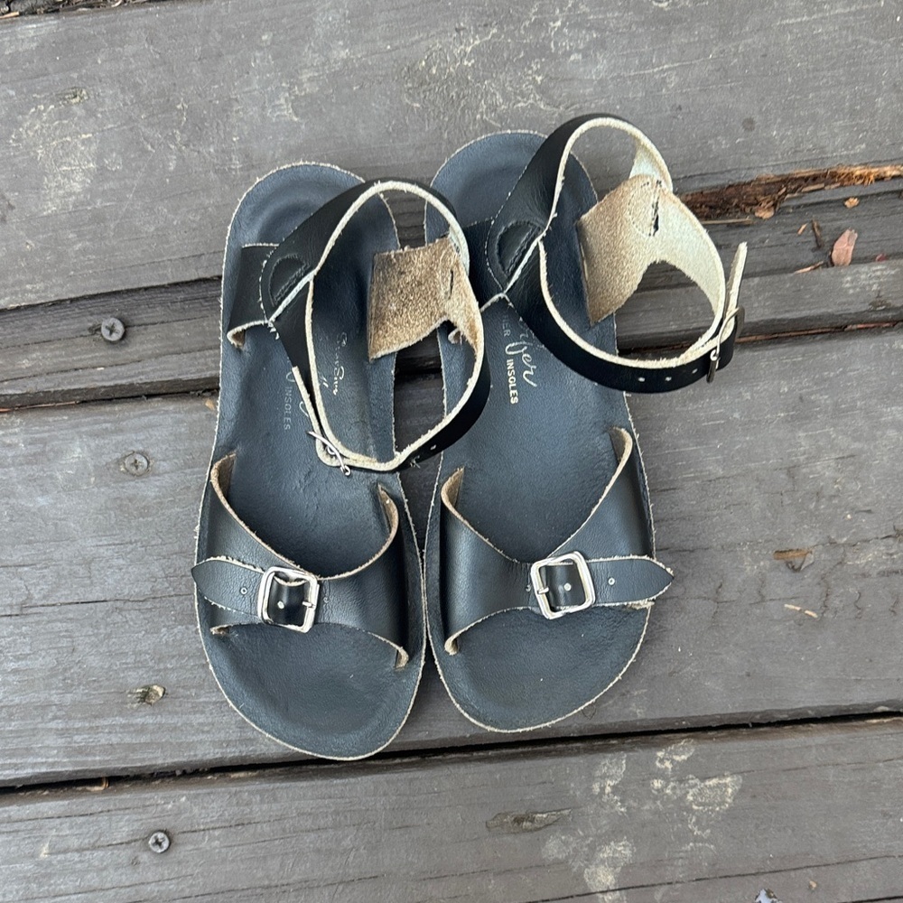 Sun San Salt Water Surfer black leather kids sandals (see measurements)